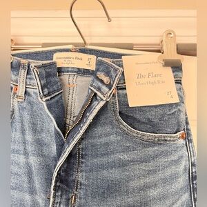 NWT Abercrombie Ultra High Rise Stretch Flare Jean Size 27R